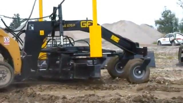 LG270P Отвал грейдерный GFGORDINI на мини-погрузчике  Caterpillar 297C смотреть онлайн