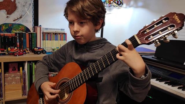 Vitaly plays Twinkle twinkle little star (fingerstyle)