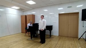 Переводной экзамен по сольному пению сдаёт ученица 5 класса детской школы искусств Кристина Туманова