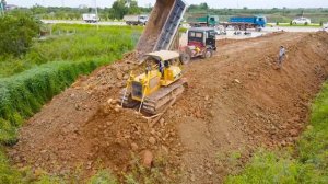 Строительство, продолжение засыпки одного из участков