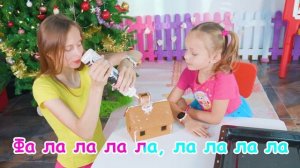 Украшаем Пряничный Домик к Рождеству | Майя, Маша, Мия | Детские песни