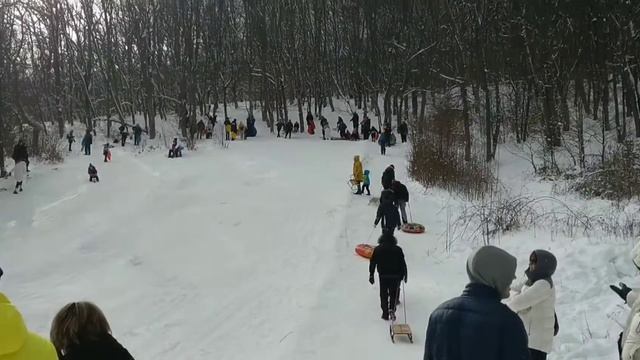 Покатушки на санках.Крым Перевальное.