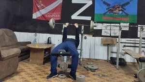 жим лёжа узким хватом