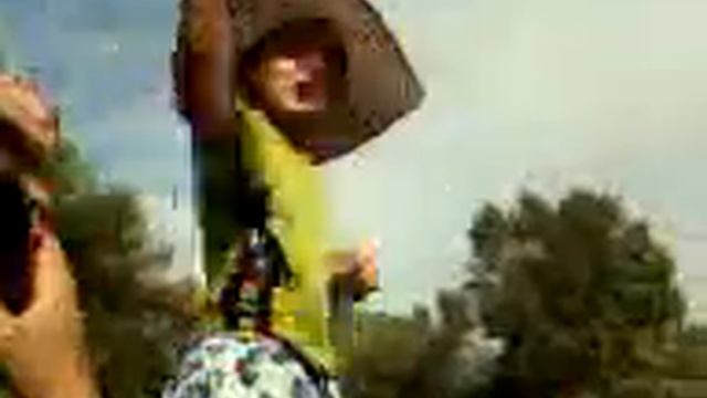 Отдых в лагере, мальчик зажигает ) смотреть онлайн