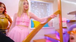 Бедная Vs Богатая Vs Гига Богатая Пара! Кто Выиграет Челлендж Пар в Школе?