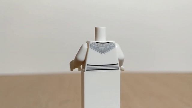 [LEGO Torso] Ice Kingdom Robe, crystal necklace, Silver highlights Q1 2020 BAM