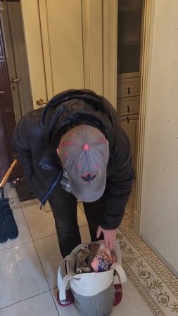 Пришёл с помидором