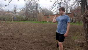 Решили посадить картошку. Опять кормлю НУТРИЙ сама. 26.03.25.