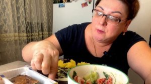 Укуснооо/А когда чавкаешь,еще вкуснее😉Мне ,даже на кАпченую селедку,денег хватило😉/Мукб