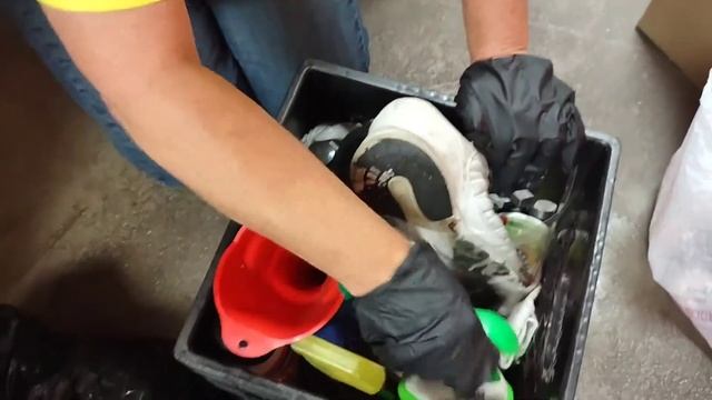 ABANDONED STORAGE UNIT...ONLINE STORAGE WARS...TREASURES TO FIND...WE FOUND LOTS OF HAIR AND MORE смотреть онлайн