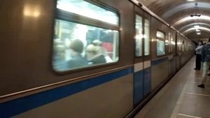 81-740.4/741.4 прибывает на станцию "Курская" АПЛ