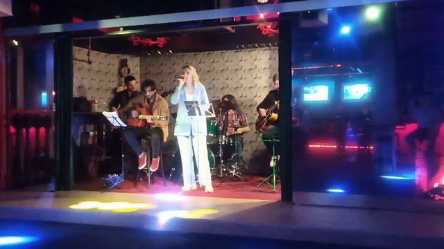 Французский шансон в исполнении волшебных Chanson française “Boulevard de France”. 22.04.2023 смотреть онлайн