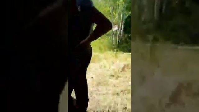 Подъем по склону с использованием перил, наведеных командой.