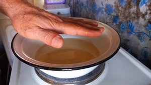 Растягиваем кембрик из медицинской системы ( капельницы ) , простым способом.