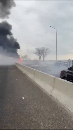 Момент взрыва в Дагестане: на воздух взлетели Lada Granta и «ГАЗель» после лобового столкновения