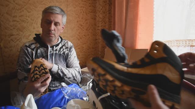 Купили коробку с одеждой. Содержимое порадовало.