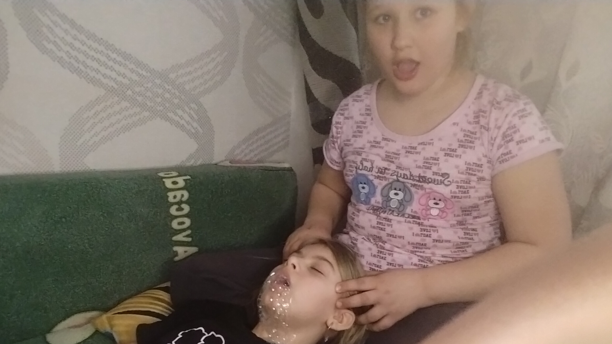 играю в игру красная дверь жёлтая дверь...