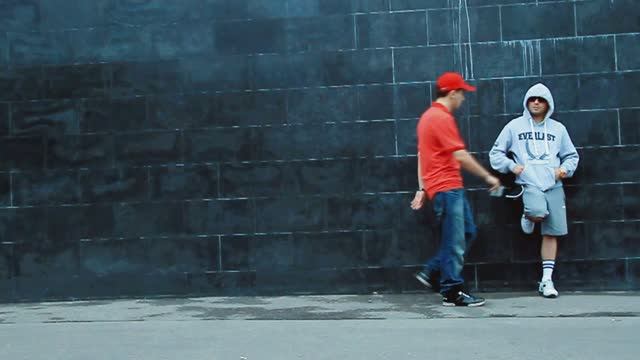 Оги feat. Док - Попробуй Стать Легендой (Official Video) смотреть онлайн