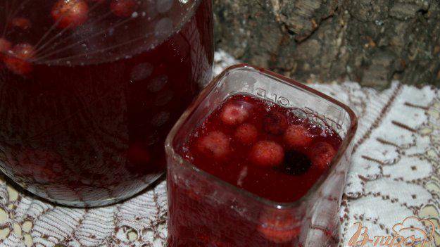Компот из винограда, смородины и вишни