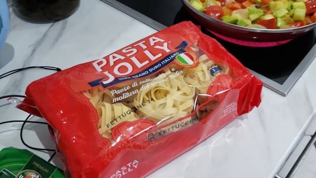 Жареные овощи с макаронами. смотреть онлайн