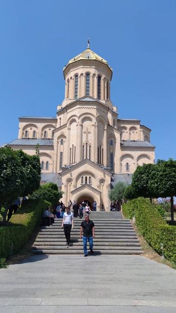 Holy Trinity Cathedral of Tbilisi смотреть онлайн