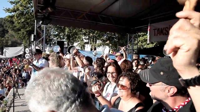 Taksim Gezi Parki Direnisi - Okay Temiz Ritim Atölyesi - ŞİNANAY смотреть онлайн