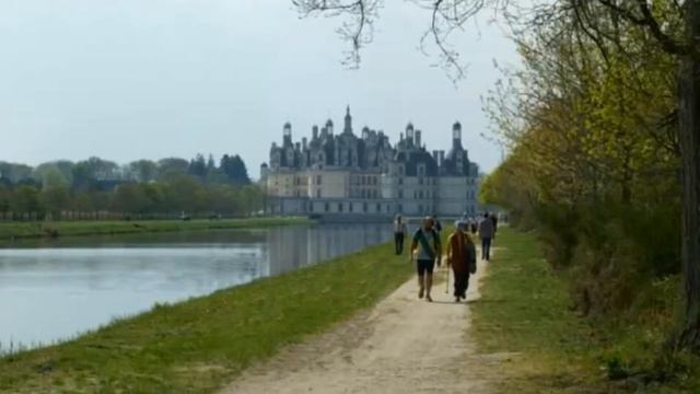 Anda & Fred's Bungalow Loire Valley смотреть онлайн