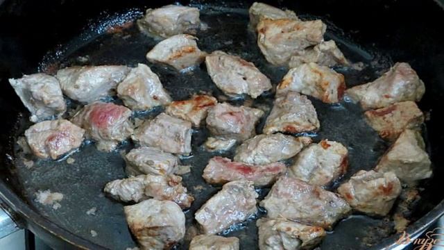Картофель тушёный с мясом и овощами