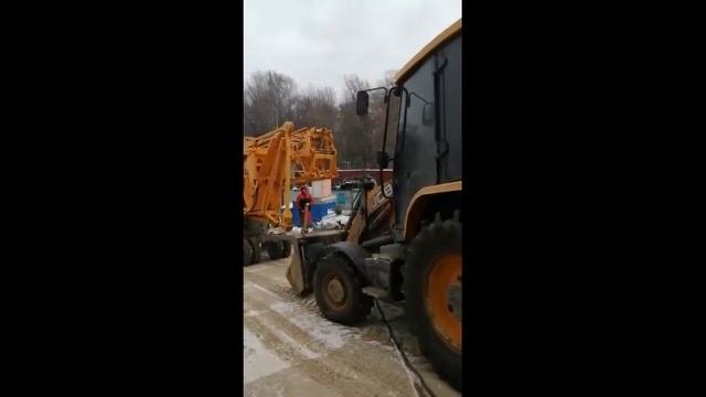 Перемещение по объекту крана Potain IGO T70 на штатных подкатных осях Dj100/s120
