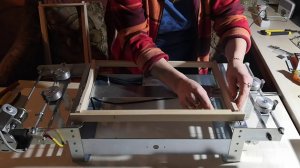 Станок для натяжения проволоки на рамку с электрическим приводом.