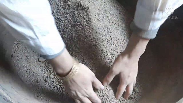 ASMR: gritty concrete sand cement topping with pure cement and color crumbling in big bucket💆♀️ смотреть онлайн