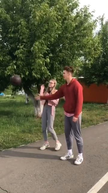 Баскетбольный мяч в лицо, реакции смотреть онлайн