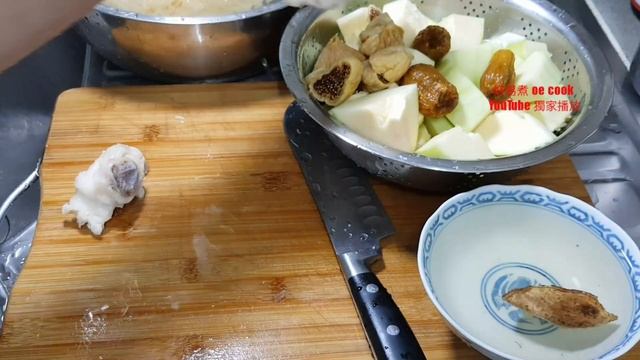 青木瓜雪耳豬腱湯 Pork Shank Soup With Green Papaya & White Fungus #滋潤養顏 #補充膠原蛋白  **字幕 CC Eng. Sub**