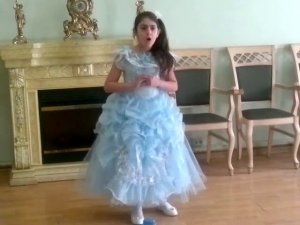В. Моцарт "Фиалка", П. Чайковский "Мой садик" Поёт Алина Дарбинян