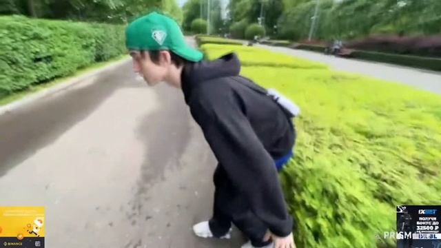 ПОДОШЕЛ ОХРАННИК! ГРИШАНЯ ЗАСТРЯЛ В КУСТАХ