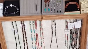 Подставка для украшений из деревянной рамки и планшета художников, часть 2.