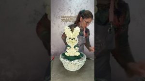 Заяц из живых цветов, справится каждый