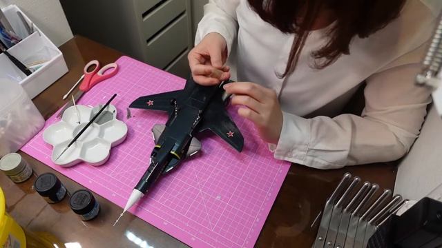 【プラモデル 作業用 BGV】童友社 1/72 ロシア空軍 Su-47 ベルクート その.9　機体裏側のスミ入れ。ウェザリング。　　Russian Air Force Su-47 Berkut