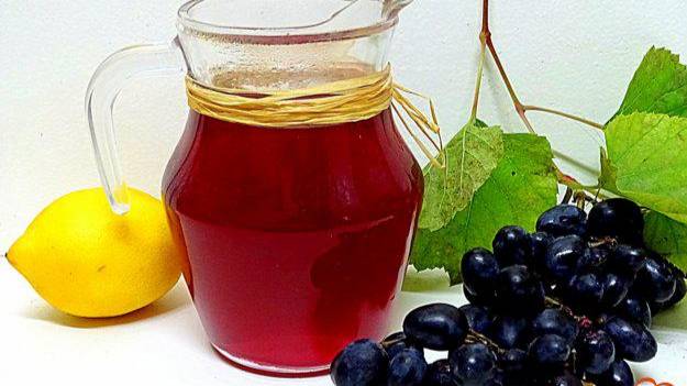 Компот из винограда и лимона