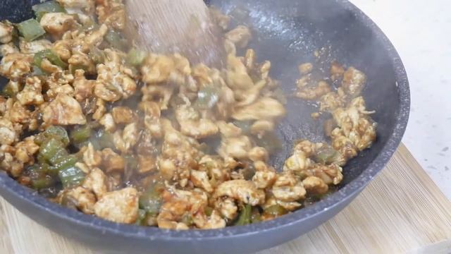 CRISPY BBQ CHICKEN FLATBREAD WITH RANCH/ ХРУСТЯЩАЯ БАРБЕКЮ ЛЕПЕШКА С КУРИЦЕЙ С СОУСОМ РАНЧ