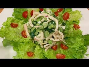 Салат с кальмаром, огурцом, яйцом и зеленым горошком