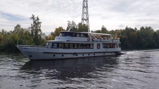 Теплоход УНИКУМ на реке #арендатеплоходов