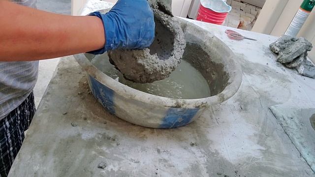 시멘트와 펄라이트사용해서 돌 느낌으로 만든 화분 DIY use cement and per lite to make the flower pots смотреть онлайн