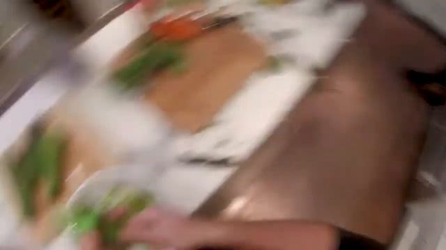 Flash Flow Food Presents: Tuna Steak Zoodle Bowl смотреть онлайн