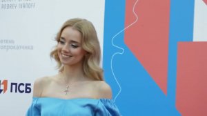 Алена Чехова и Евгения Храповицкая -- актрисы-- на красной дорожке кинофестиваля 2021.