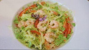 Спагетти из кабачка с креветками и болгарским перцем - легкий ужин