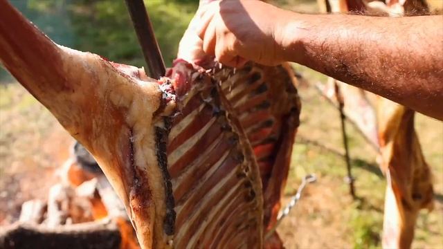 LAMB BAKED in a HANDMADE TANDOOR. смотреть онлайн