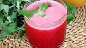 Малиновый морс с медом и мелиссой