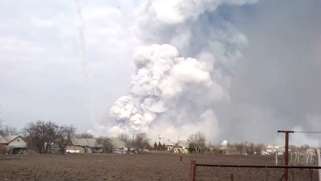 ЗЕМЛЯ СОДРОГНУЛАСЬ ОТ МОЩНОГО ВЗРЫВА В БАЛАКЛЕЕ ( 45 секунда) смотреть онлайн