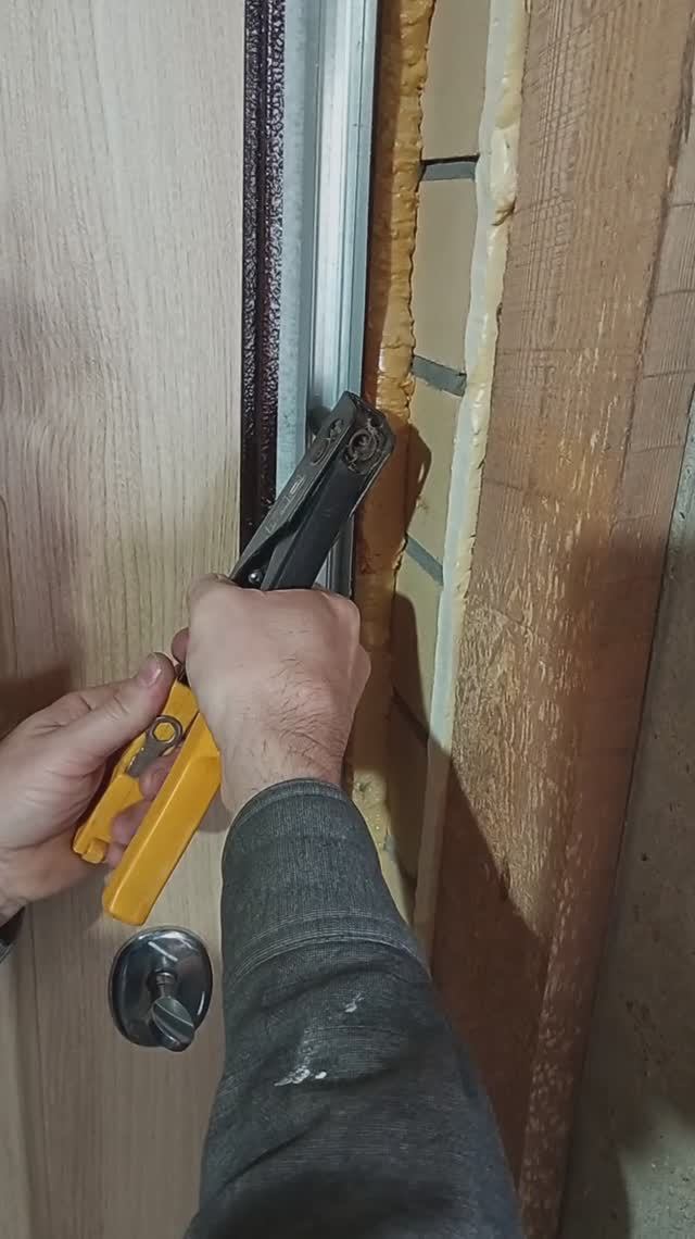 Как заклепать клепальником, клёпку в металл. Показываю смотреть онлайн